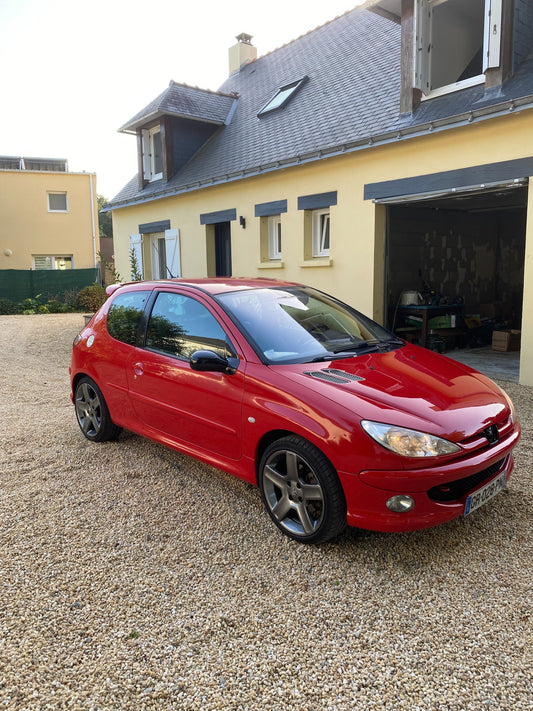 Pourquoi la Peugeot 206 S16 & RC est un bon choix pour la performance